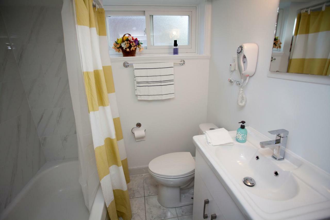 Cozy 3Br 2Bth Lower Unit, A Min To Hwy401, 404 & Dvp Villa โตรอนโต ภายนอก รูปภาพ